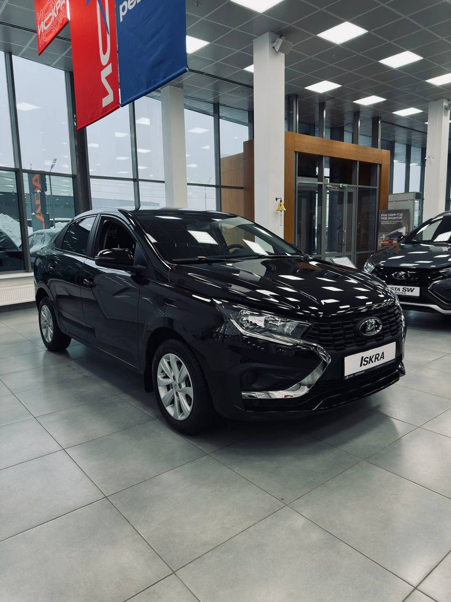 Лада Искра новая стоить должна явно не 1.7млн рублей как просят за них в салоне, при себестоимости порядка 500-600 тысяч. Об этом возмущаются абсолютно все и понятно почему, качество не соизмеримо с тем сколько за нее просят