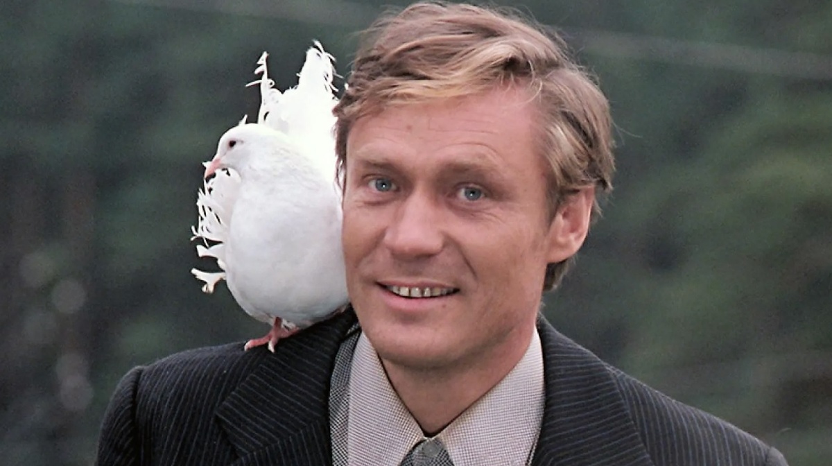 Кадр из фильма "Любовь и голуби"