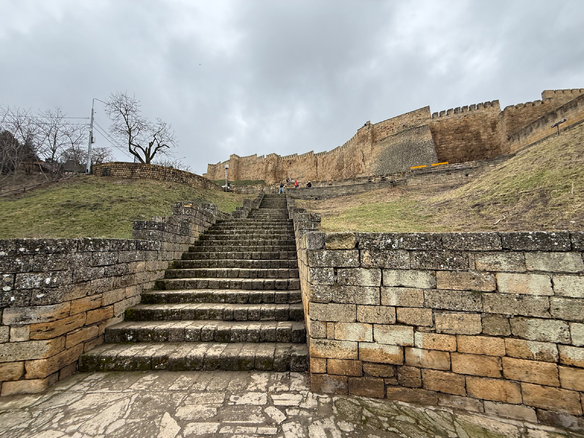 Хотя древностей здесь хоть отбавляй 