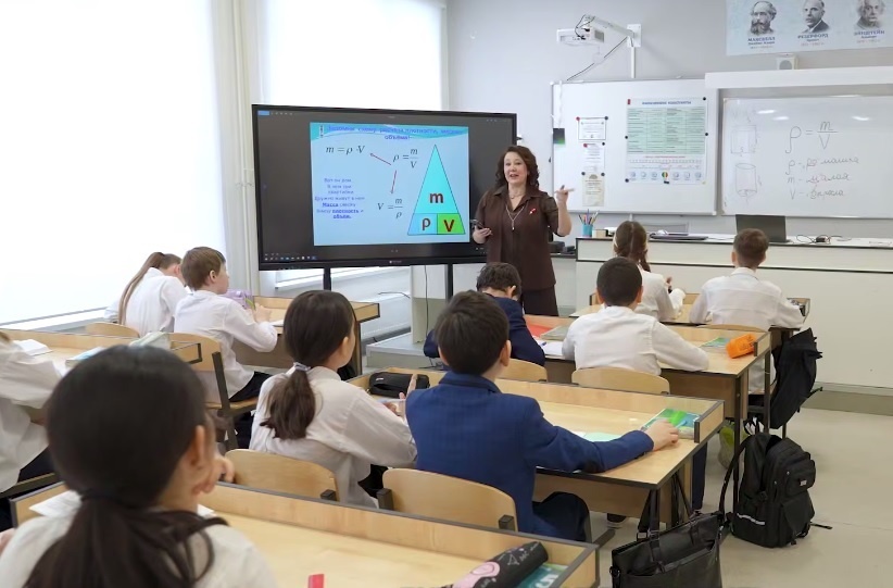    На фото стоп-кадр видеоматериала минпросвещения РФ Редактор