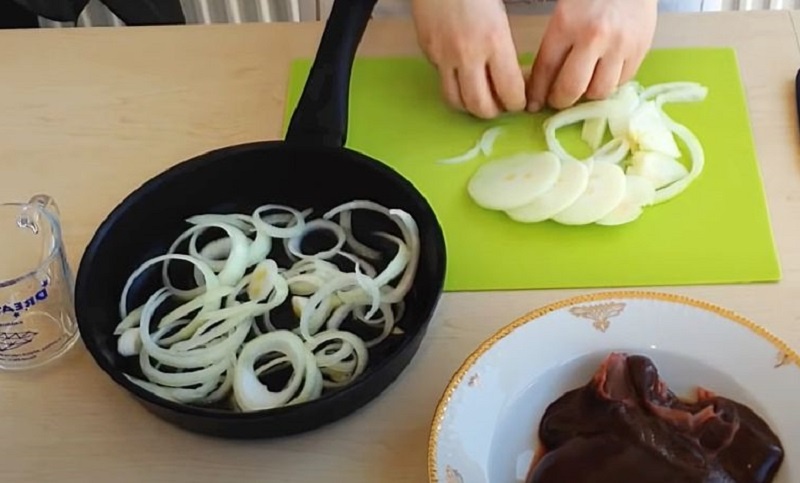 Сочная жареная печень за 3 минуты: раскрываем секрет идеального ужина