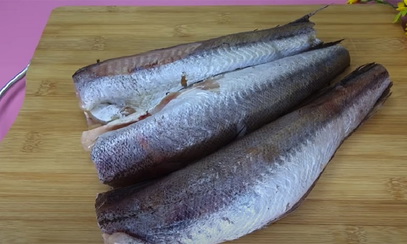 Хек в духовке, который полюбит вся семья: раскрывая потенциал простой рыбы