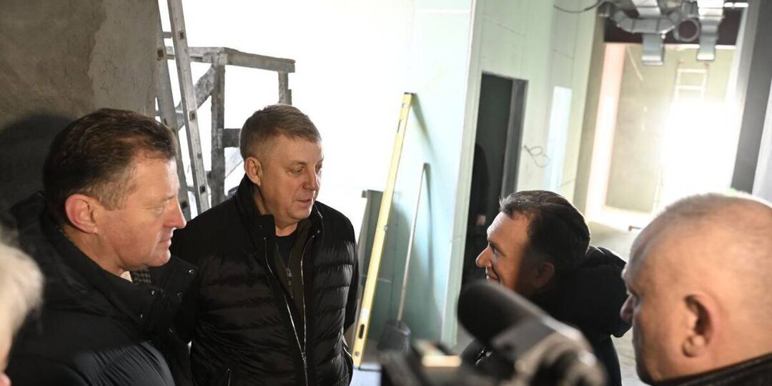 Девять бассейнов за год: Богомаз назвал районы, где откроют спорткомплексы