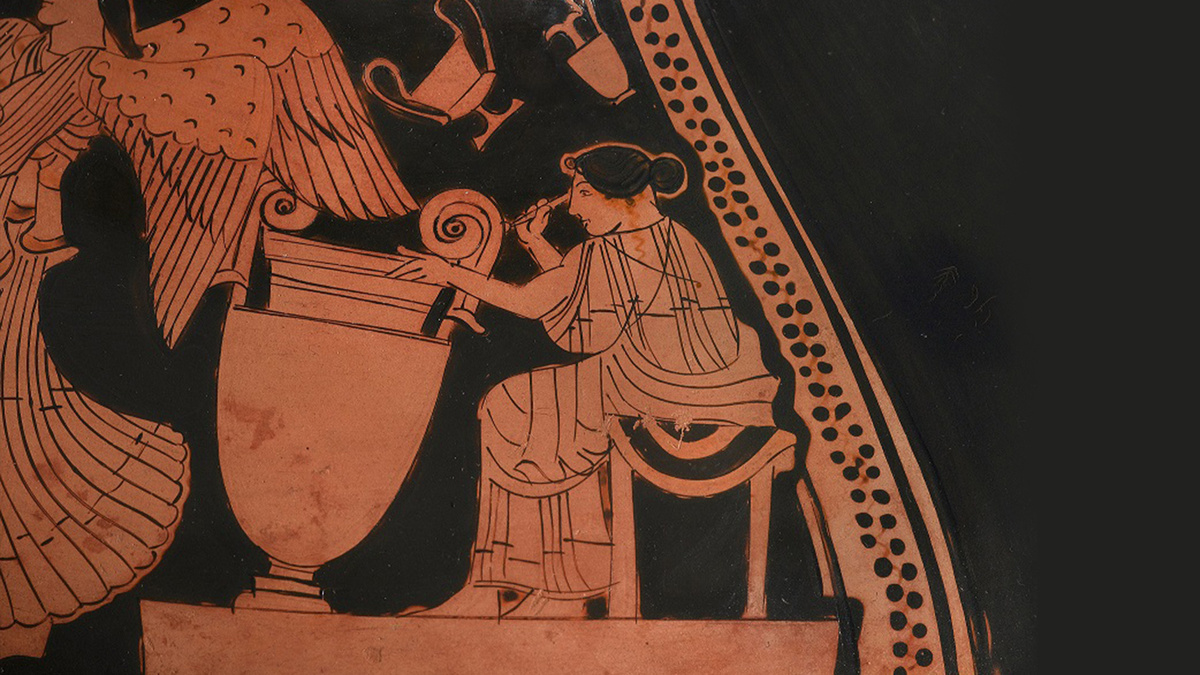 Вазописец Ленинград, 470-460 гг до н.э. Краснофигурная гидрия (фрагмент) с изображением гончарной мастерской. Женщина-вазописец расписывает крупную амфору. Это свободная женщина, скорее всего, жена или дочь хозяина мастерской. 