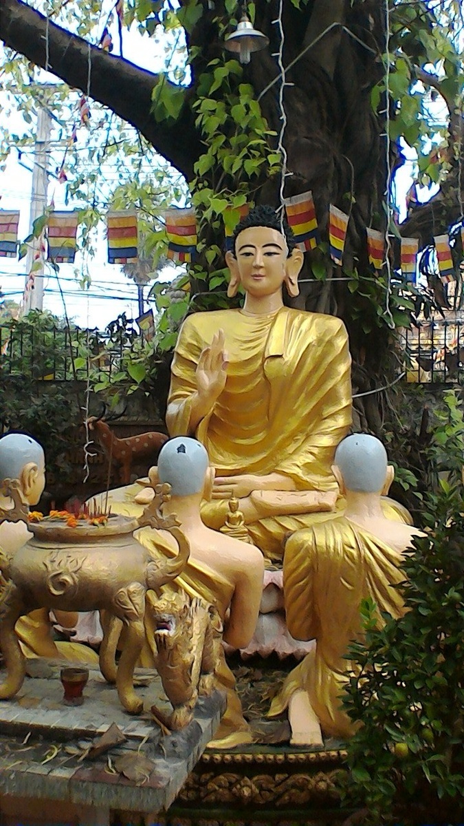 Фоточка для привлечения внимания, сделана где-то в Лаосе, куда я ездила продлевать визу)