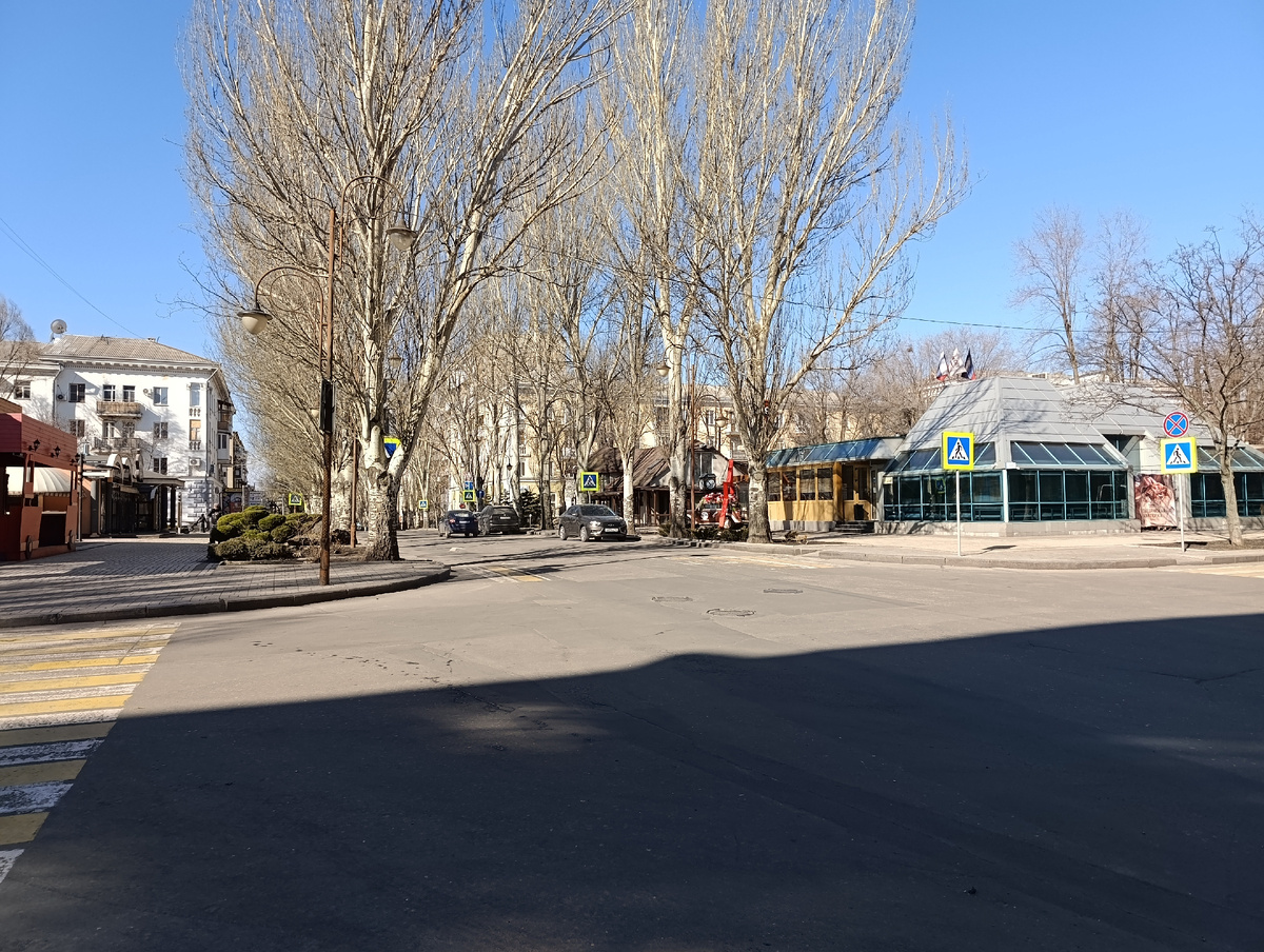 Перекрёсток проспекта Гурова и бульвара Пушкина.