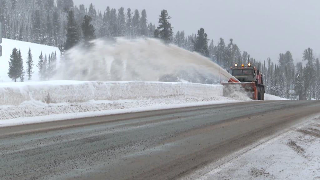    Дорога трасса снегопад техника