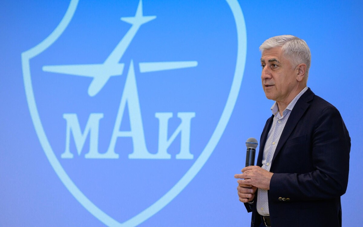 Ректор МАИ, председатель Экспертного совета по региональным конкурсам Российского научного фонда Михаил Погосян на Конгрессе молодых учёных в «Сириусе», ноябрь 2025 года.
Источник: Фотохост Конгресса молодых учёных / Максим Блинов.