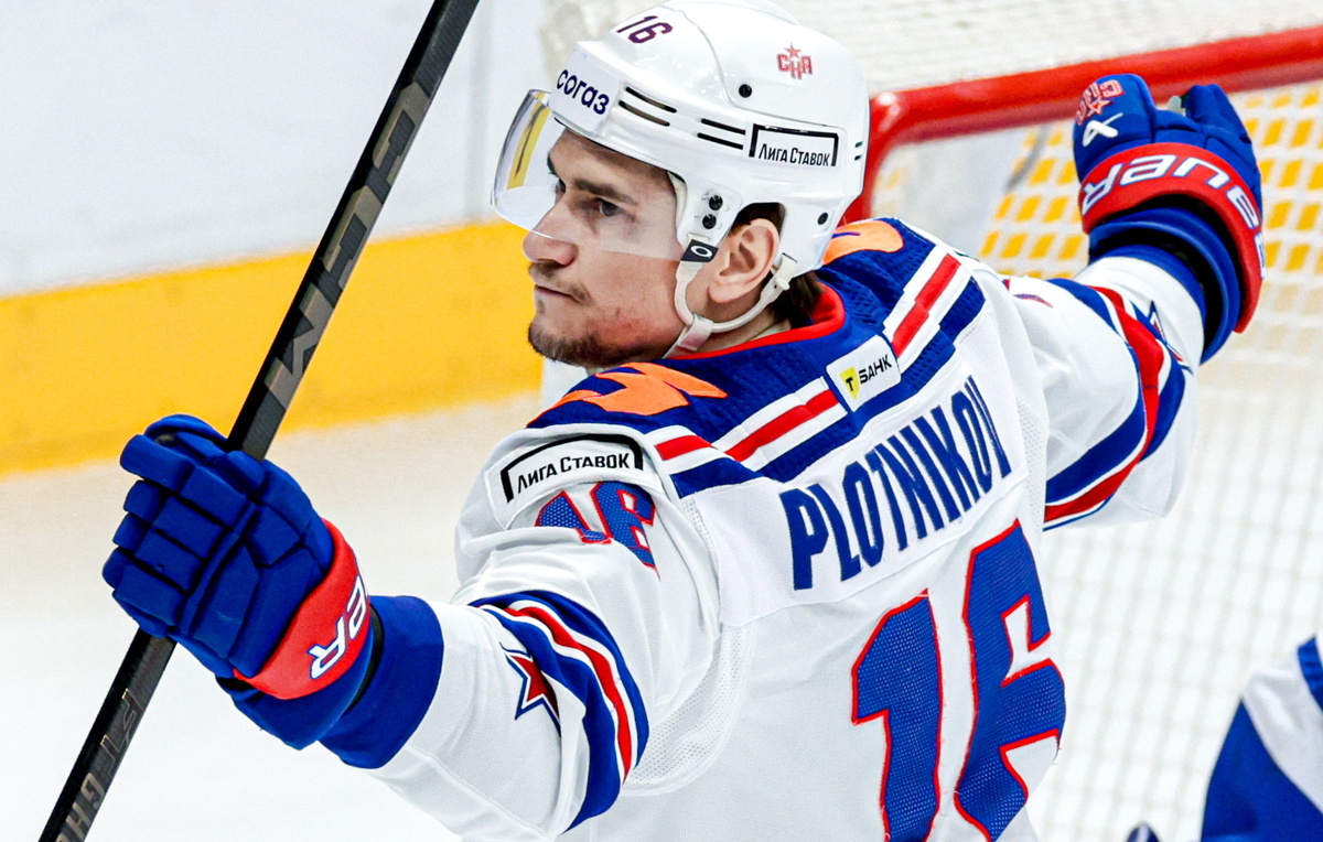    Нападающий СКА Сергей Плотников  Михаил Синицын/ТАСС