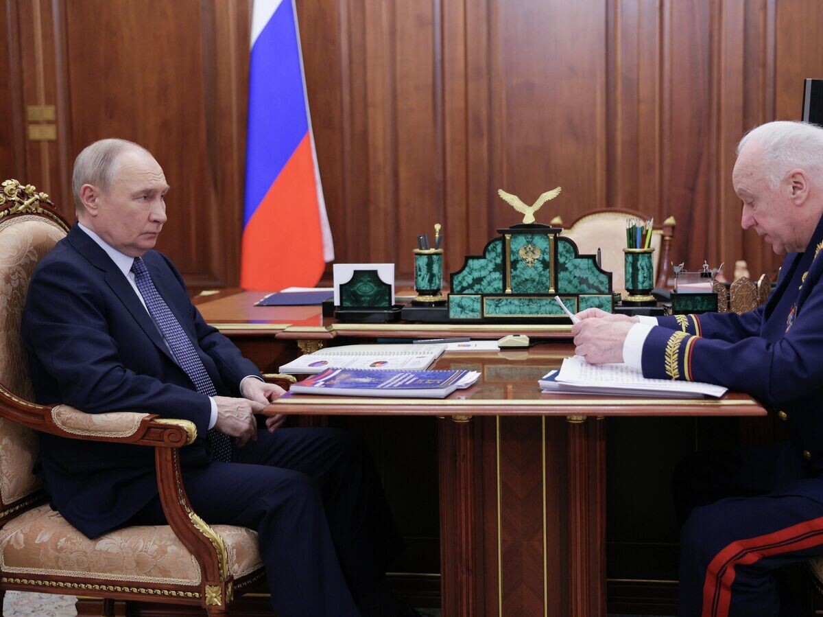    Президент РФ Владимир Путин и председатель Следственного комитета РФ Александр Бастрыкин во время встречи | © РИА Новости / POOL