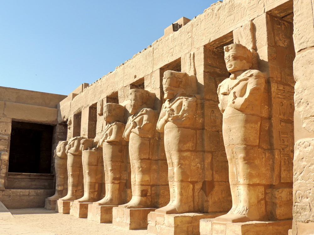 Фрагмент карнакского храма.