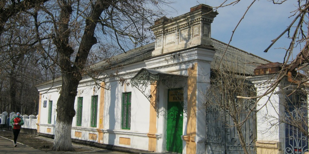 Сохранившееся в Тирасполе здание офицерского клуба 8-го драгунского Астраханского полка. Не позднее 90-х годов XIX в.