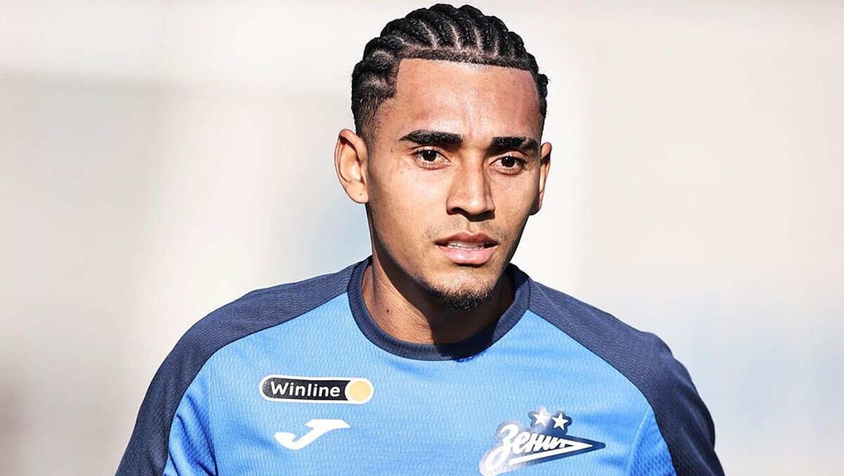 Ду Кейрос, который формально до сих пор на контракте у "Зенита"