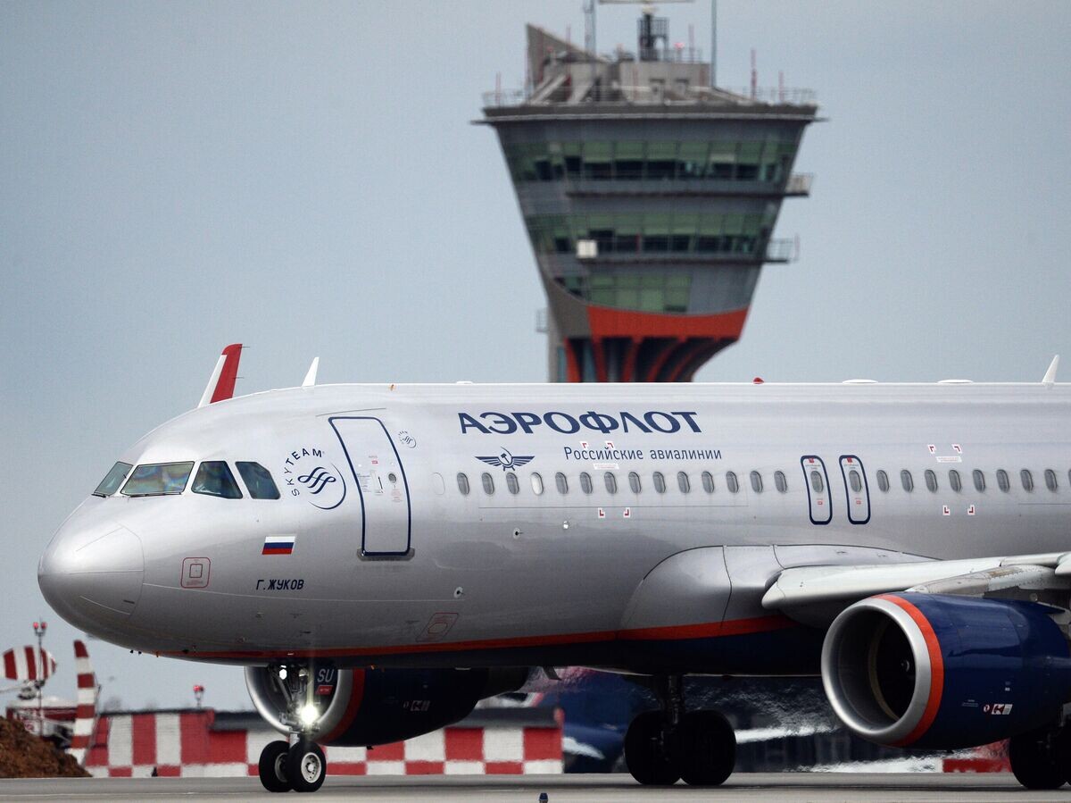    Самолет Airbus A320 авиакомпании "Аэрофлот" в международном аэропорту Шереметьево© РИА Новости . Максим Блинов