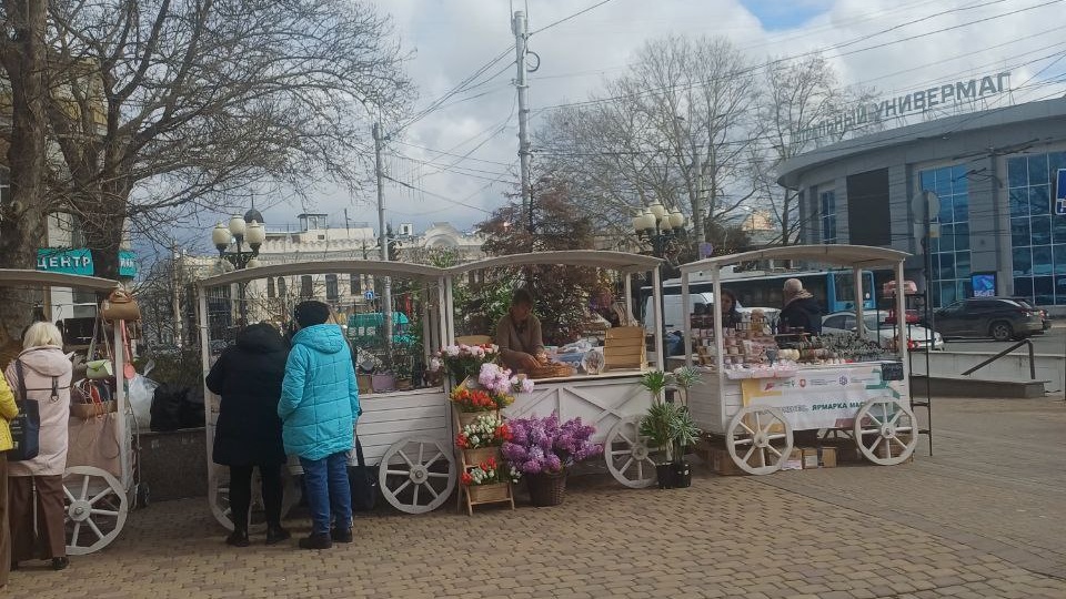 Женственная, нежная , розовая подборка одежды и обуви из секонд хенда к 8 марта