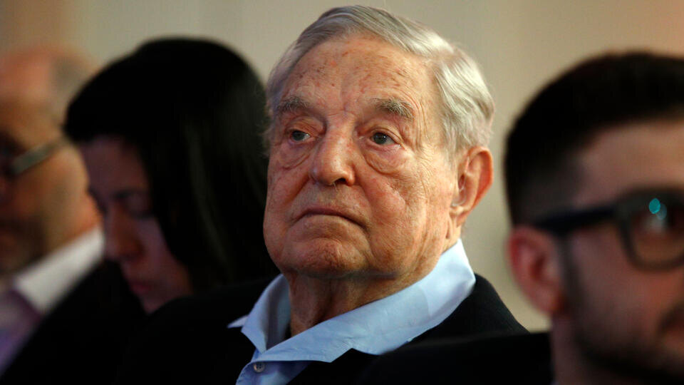     Пушков прокомментировал новости о задержании Сороса в США Francois Mori/AP/TASS