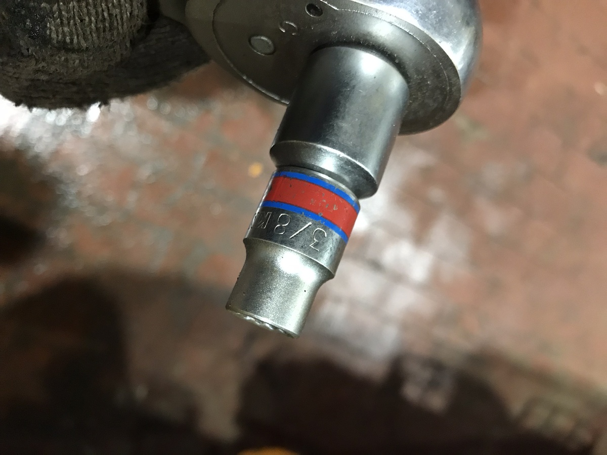 Двенадцати гранная дюймовая головка 3/8 для болтов карданного вала JCB. Фото Тищенко Василий.