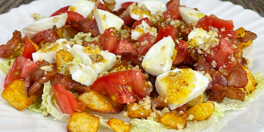 Очень простой и вкусный праздничный "Картофельный" салат. Готовится не сложно, а на вкус - просто объедение. Рецепт