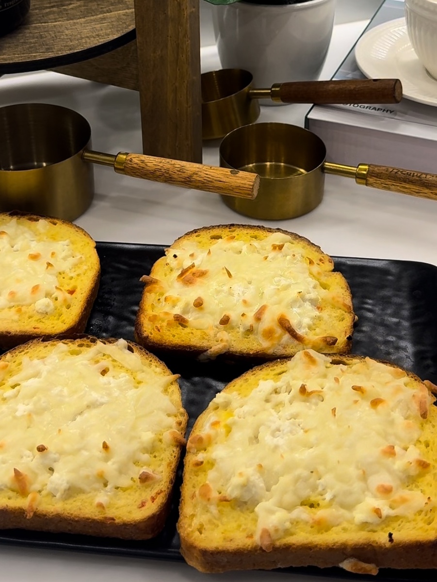 Гренки с творогом и сыром