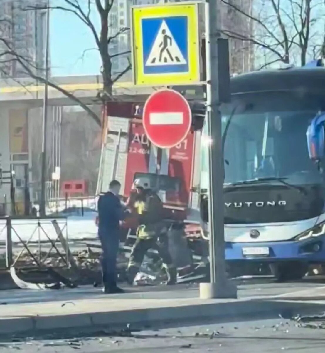    Фото: скриншот видео телеграм-канала «Мегаполис | ДТП и ЧП | Санкт-Петербург | Питер»