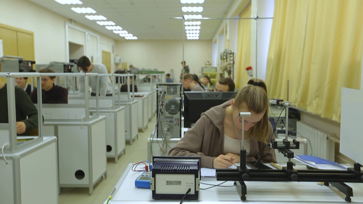    Студенты в Университете