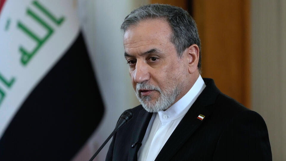     Глава МИД Ирана: если США хотят эскалации, они ее получат Vahid Salemi/AP/TASS