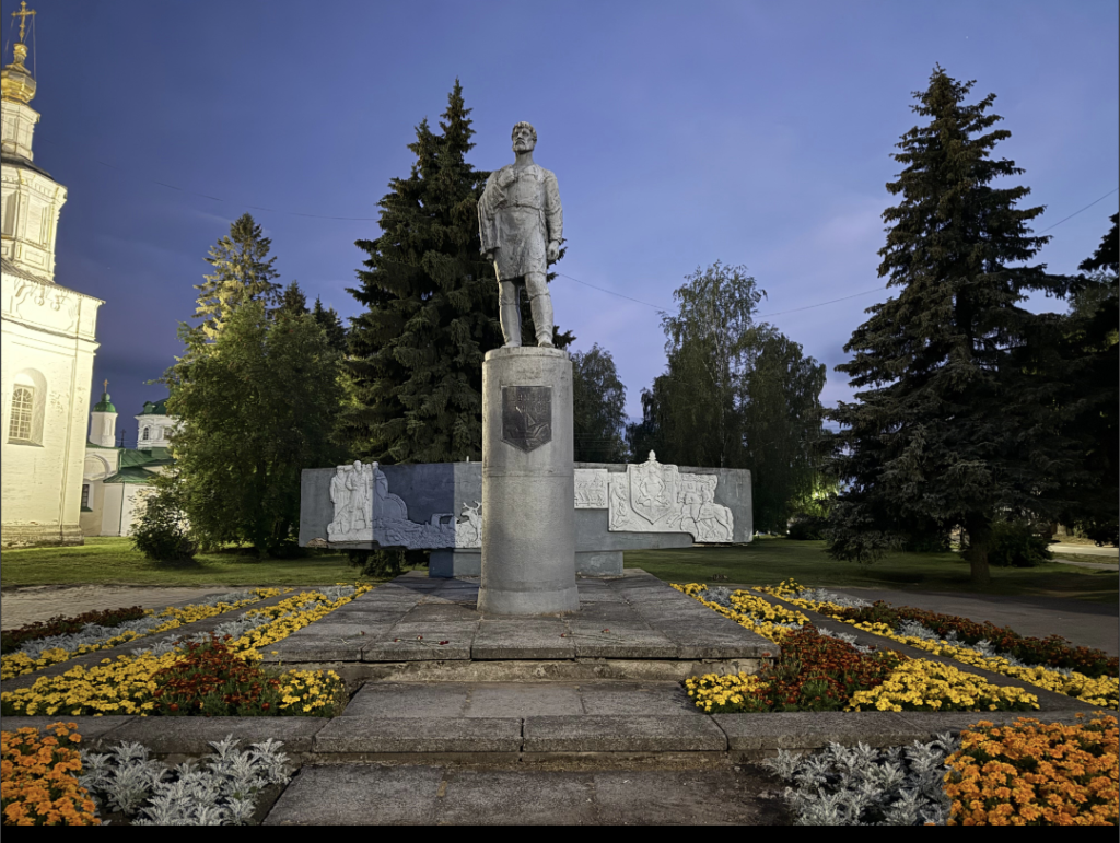 Памятник Семену Дежнёву в Великом Устюге