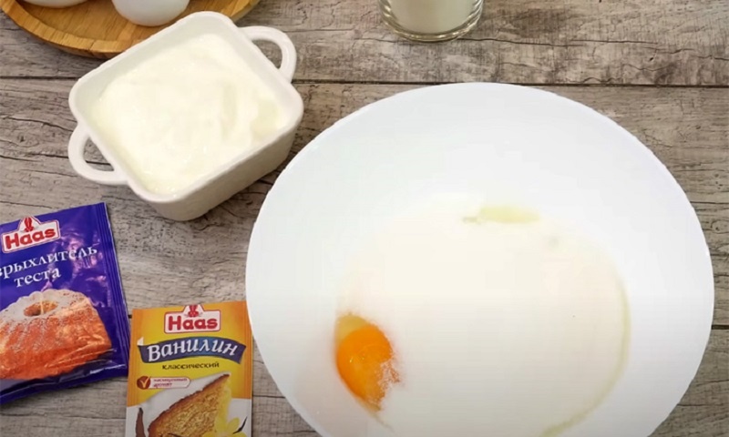 Яблочный заливной пирог с орехами: домашний десерт, который понравится даже тем, кто равнодушен к сладкому