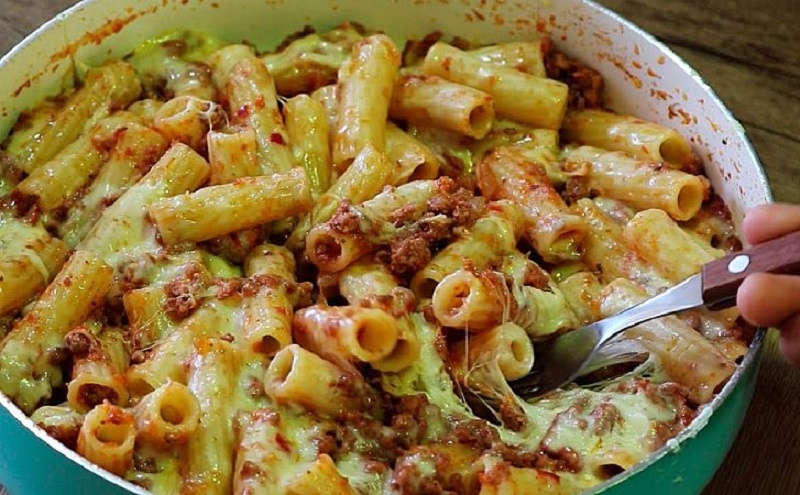 Макаронная запеканка с фаршем и томатами: как обычный гарнир превращается в полноценный ужин