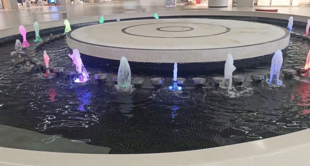 Фонтан с подсветкой