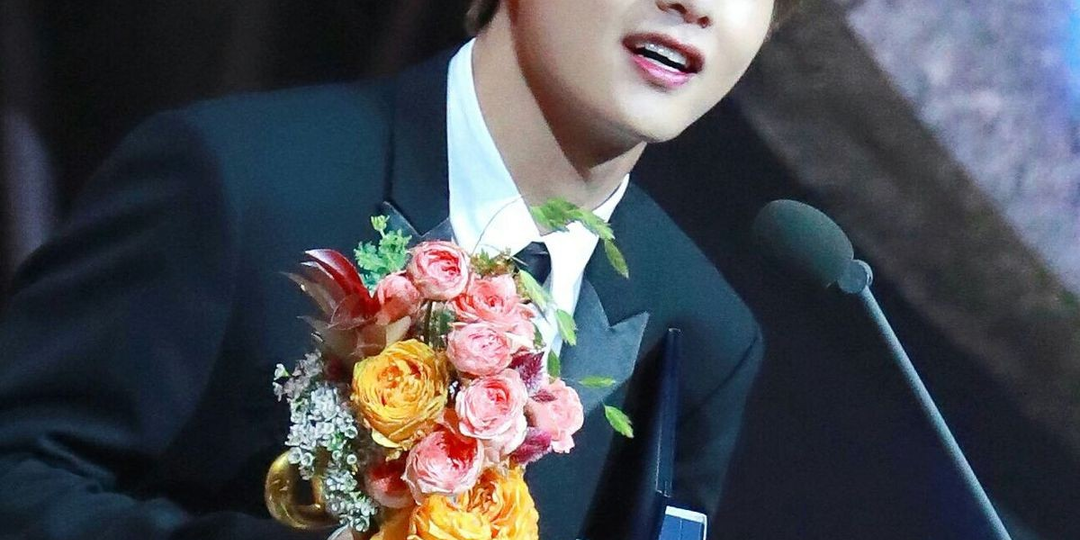 BTS: Цветы не от того: О ком на самом деле грезят Арми 8 марта?