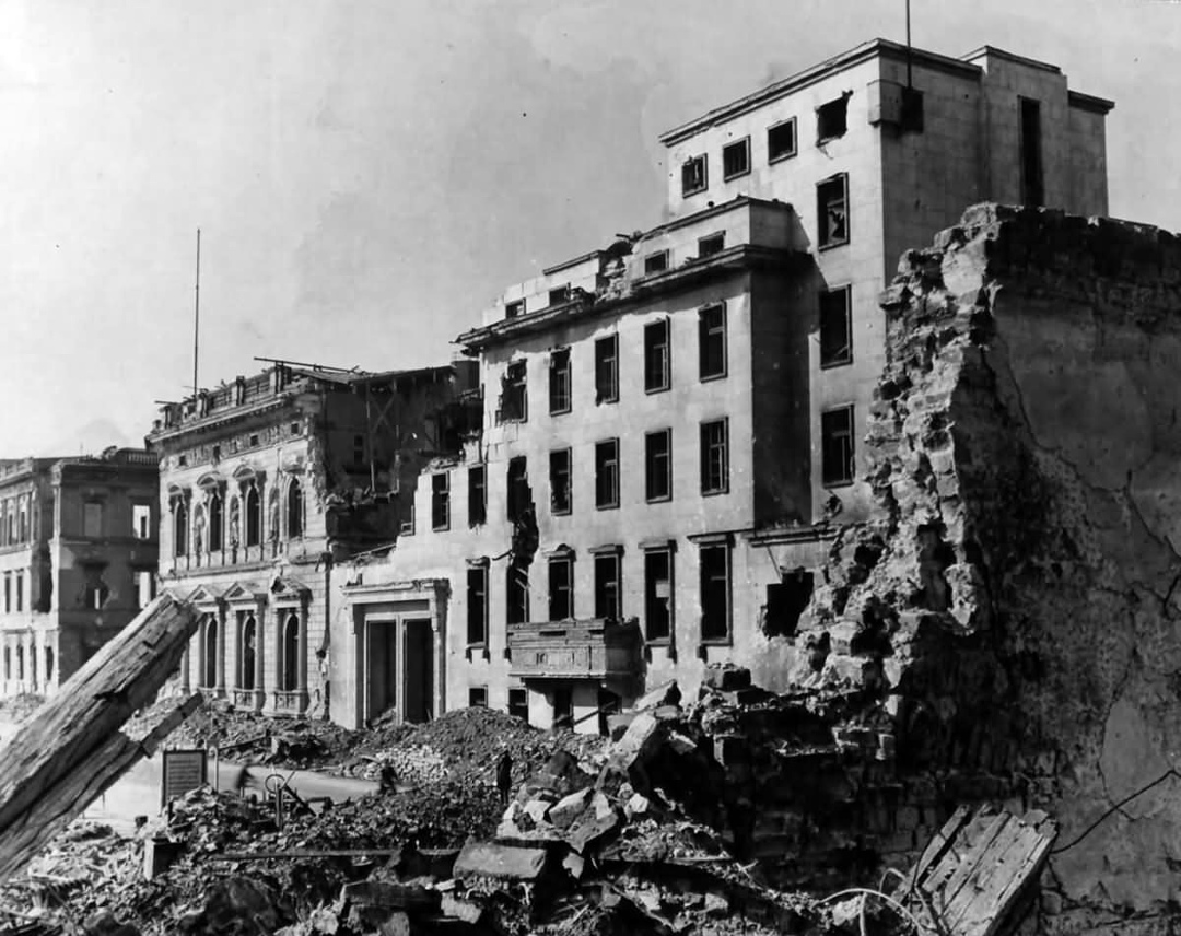 Разрушенная Рейхсканцелярия. Берлин. 1945 г.