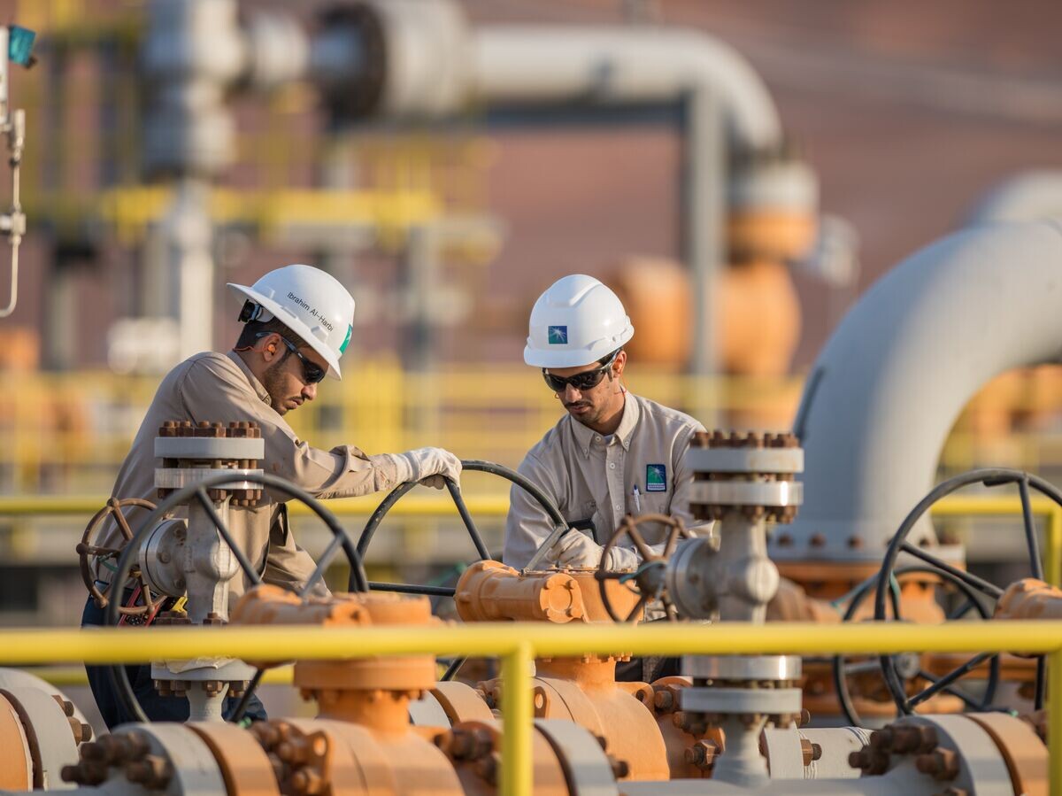    Операторы Saudi Aramco© Saudi Aramco
