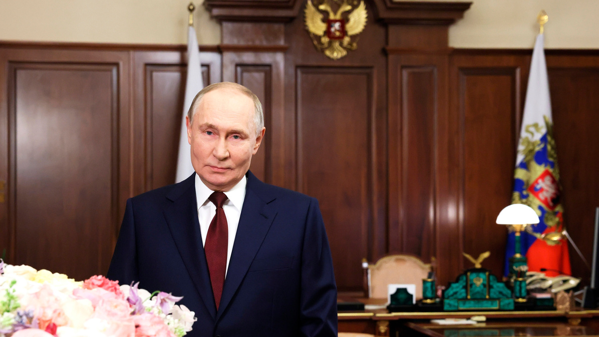    Путин поздравил женщин России с праздником РИА