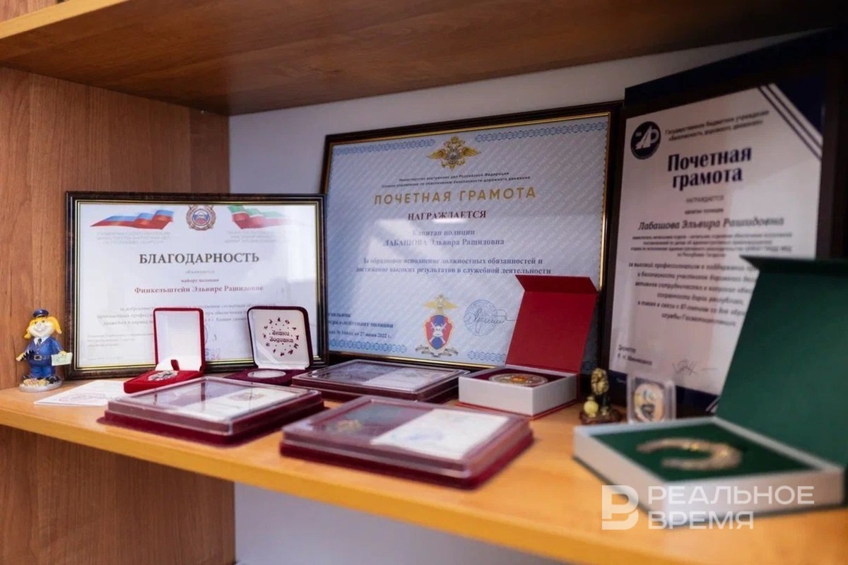    В середине 2020-го, когда Эльвира Рашидовна перешла работать в структуру ГАИ, она надела капитанские погоны, а сейчас уже майор. Айдар Раманкулов / realnoevremya.ru