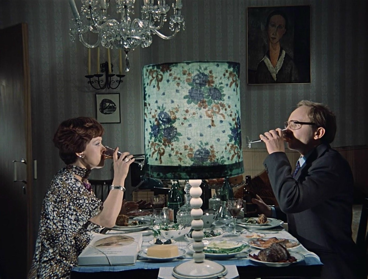 Кадр фильма «Служебный роман» 