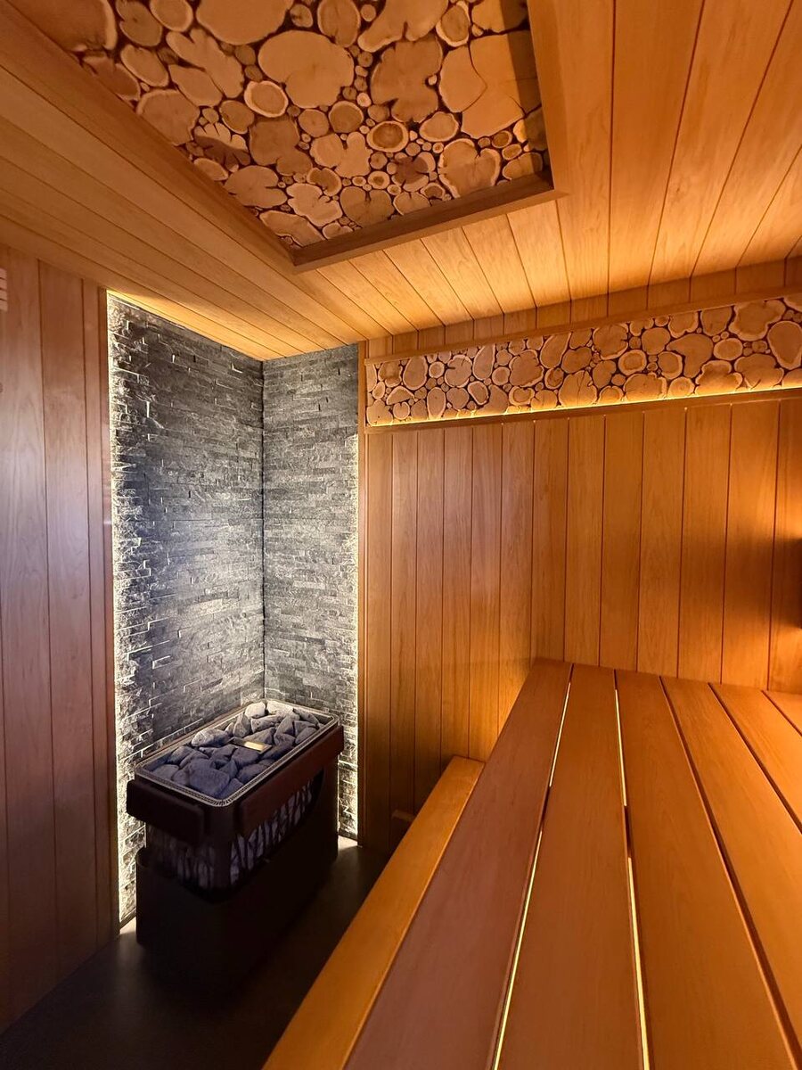 Сауна с полками из термоосины