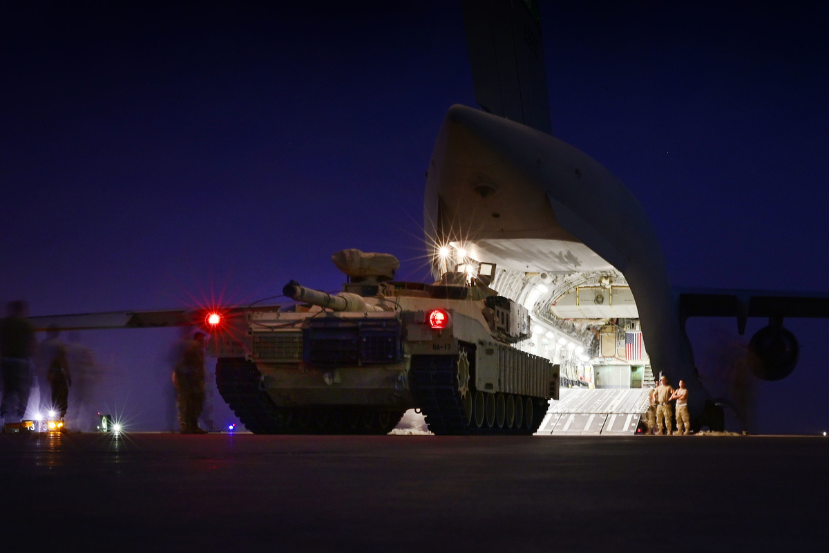     Военнослужащие ВВС США на авиабазе Али Ас-Салям в Кувейте / globallookpress.com / Master Sgt. Matthew Plew / Keystone Press Agency