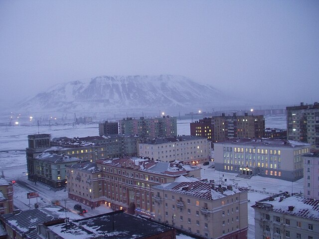 Норильск и вид на году Шмидтиха. На этой гороре когда-то трудилась моя бабушка -вручную превозила вагонетки с рудой и углем.