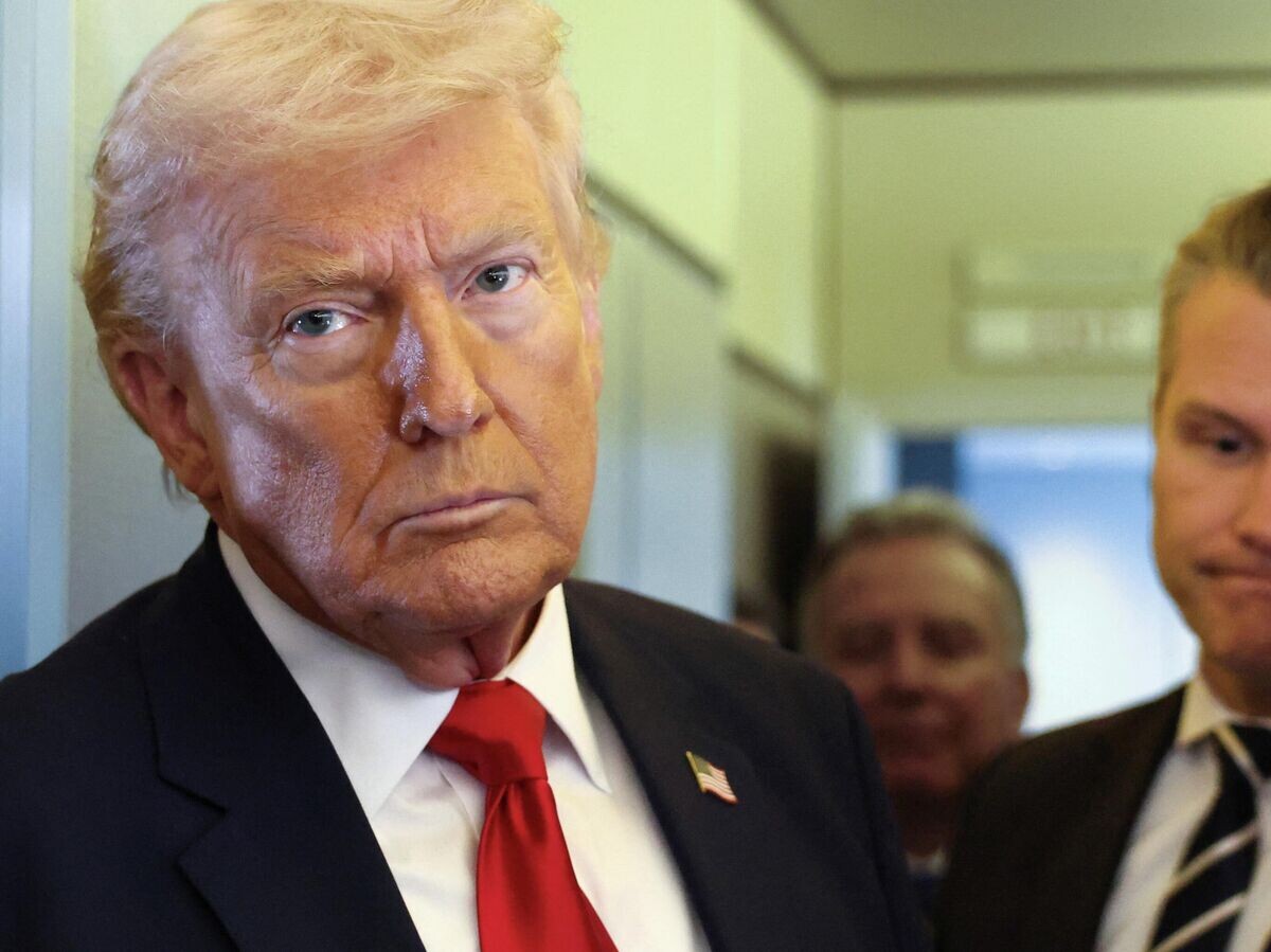    Президент США Дональд Трамп беседует с журналистами | © REUTERS / Kevin Lamarque