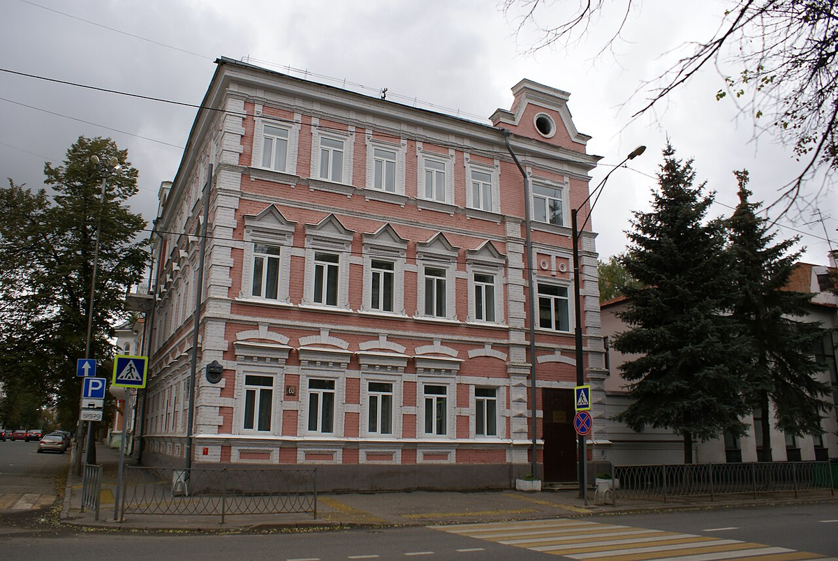 Дом, в котором жил профессор А. Ф. Самойлов: улица Большая Красная, 60 / улица Муштари, 35, Казань, Татарстан. Фото из Википедии.