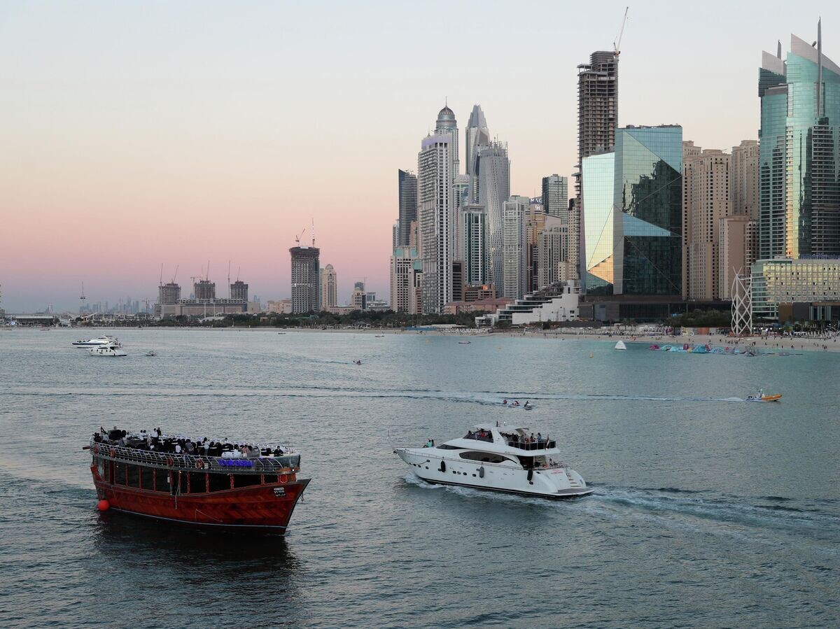    Туристы на прогулочных яхтах в Дубае | © AP Photo / Kamran Jebreili