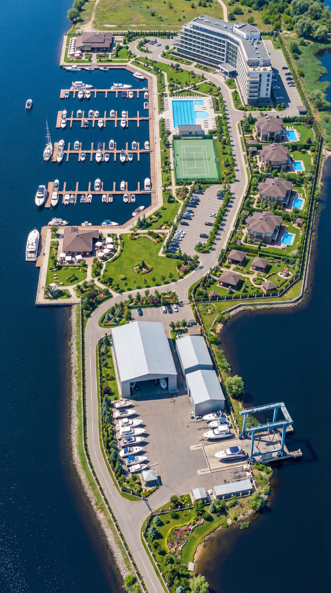 Малый яхт клуб на воде 