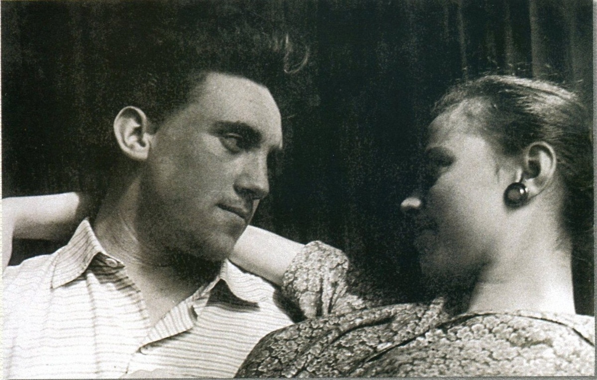 1958 г. - Москва, дома на Мещанской, с первой супругой Изой Высоцкой (Жуковой).