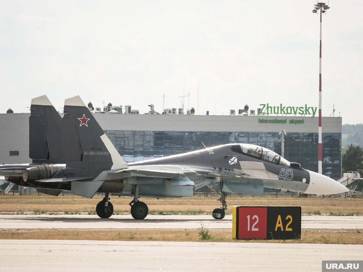     Су-35 на фото оснащен ракетами Р-74М, К-77, К-77М, Р-37М и Х-37ПМ (архивное фото)