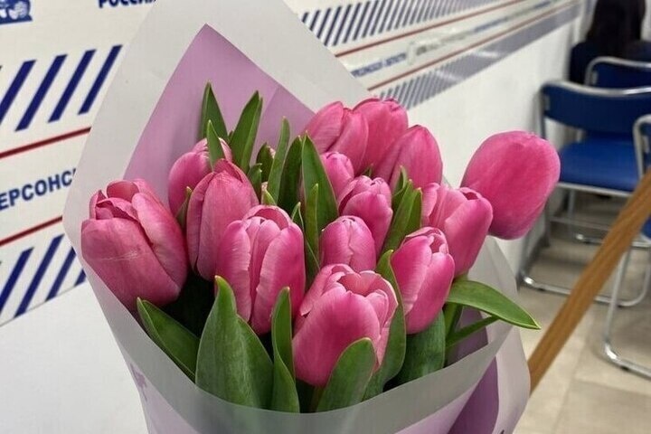 Врач рассказала, кому нельзя дарить тюльпаны