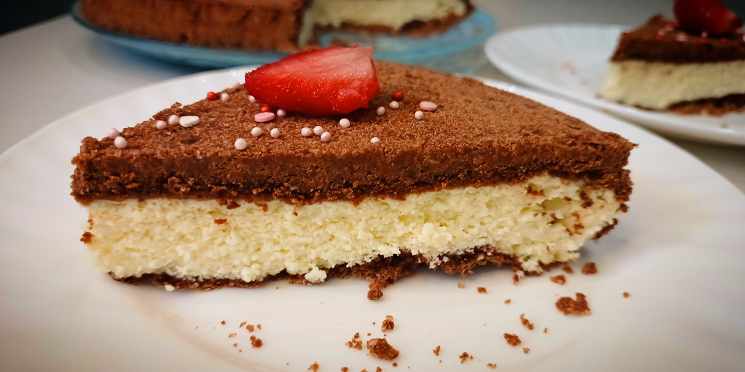 Нежный, как комплимент: творожно-шоколадный пирог к празднику.