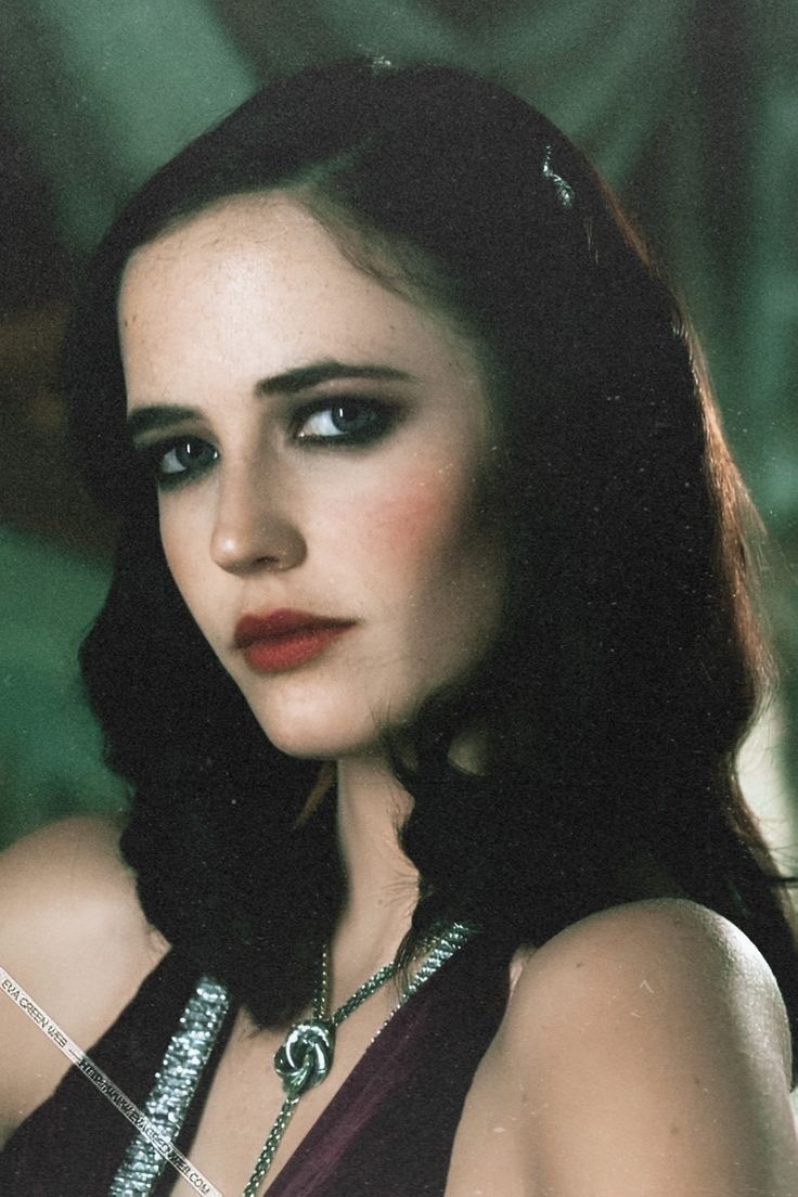 Ева Грин идеальный пример того, как подобный макияж подчеркивает и раскрывает внешность 