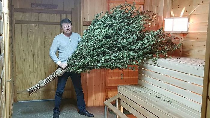    фото: https://knigarekordovrossii.ru/rekordy/bani/312-naibolshaya-dlina-berezovogo-bannogo-venika/?sphrase_id=123723