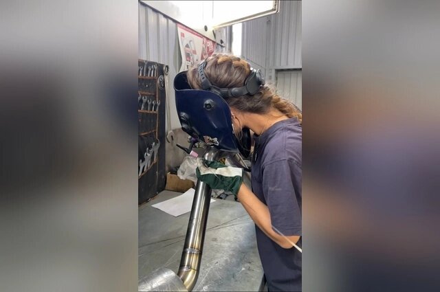    Пять лет назад девушка решила стать сварщицей Фото: Из личного архивaАлександра Буснюк